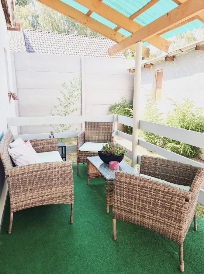 Cosy Vacation House In The Village Velky Meder Ngoại thất bức ảnh